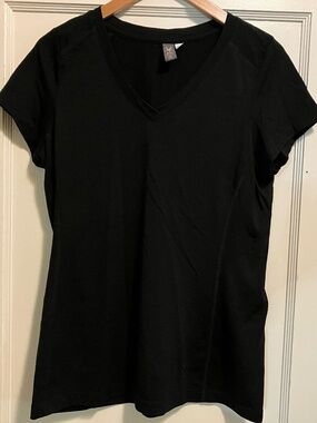 Ibex black merino V-neck tee — made in USA — EUC
